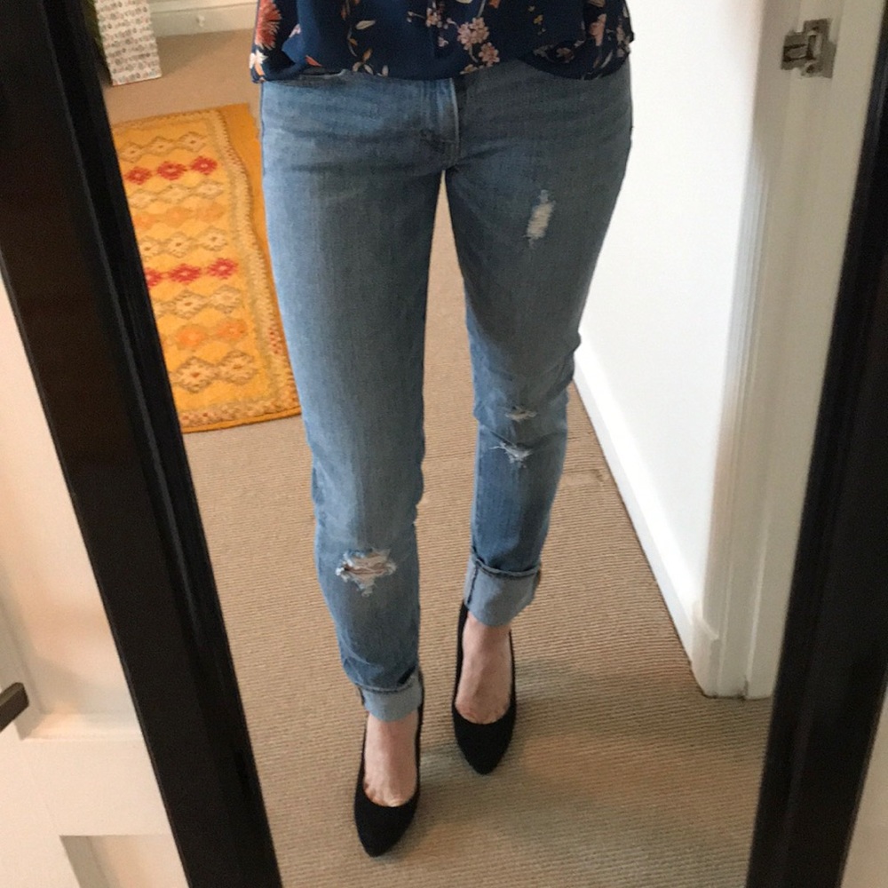 Distressed Levi’s 711 skinny